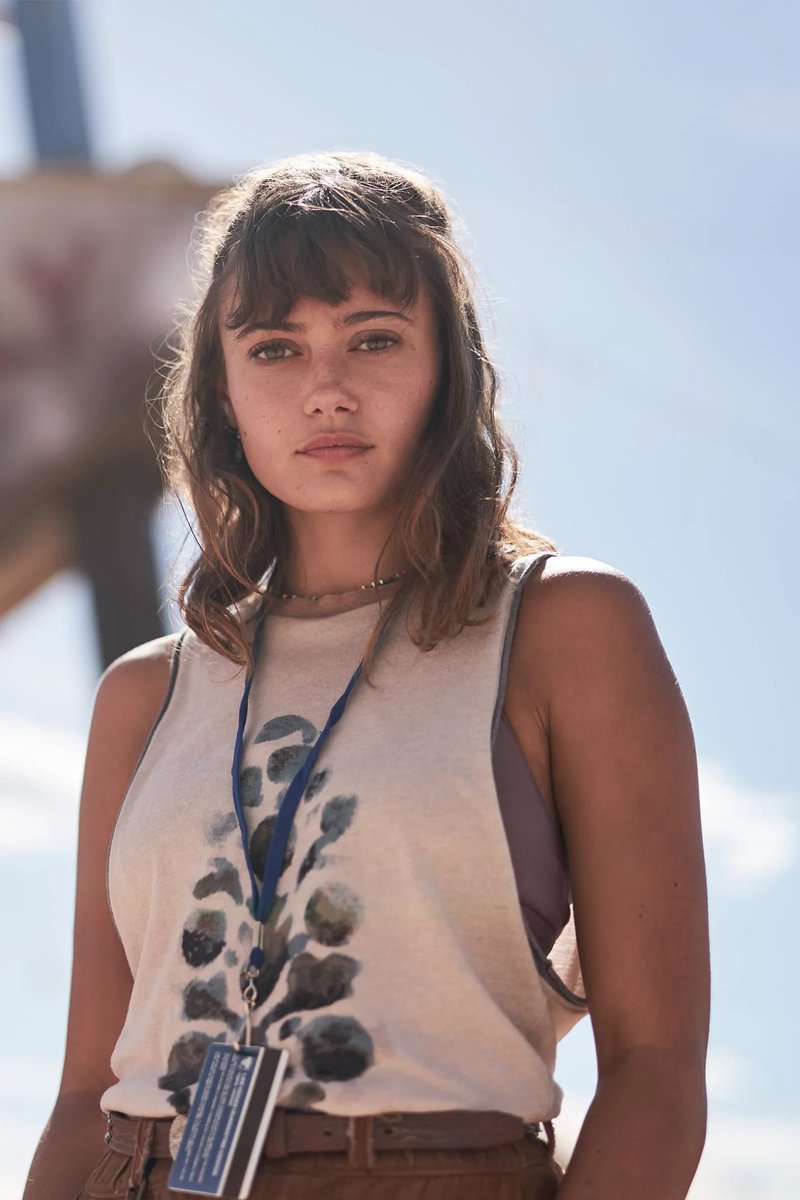 JonnyLeTran5's tweet photo. Ella Purnell as Kate Ward in Army of the Dead 😍 #EllaPurnell #KateWard #ArmyoftheDead #beautiful https://t.co/vayzgynRkz