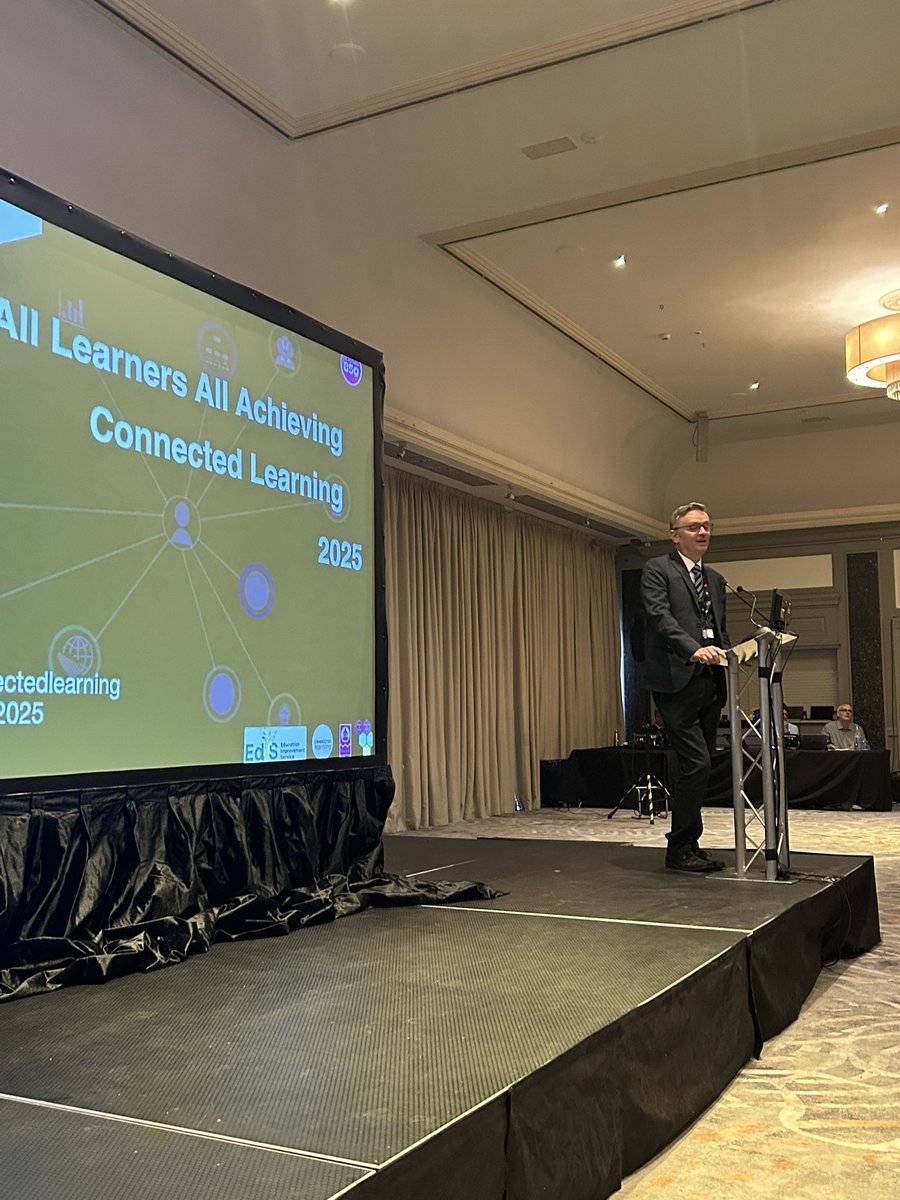 Jane_Arthur_'s tweet image. Great to have young people introduced by Headteacher @JohnMcGhee from @StAndrewsRCSec entertaining us this morning with digital music and their beautiful singing - demonstrating how they use @GarageBandMusic @Apple to #create music 📲🎶 #creativity #connectedlearning @Doug_GCC