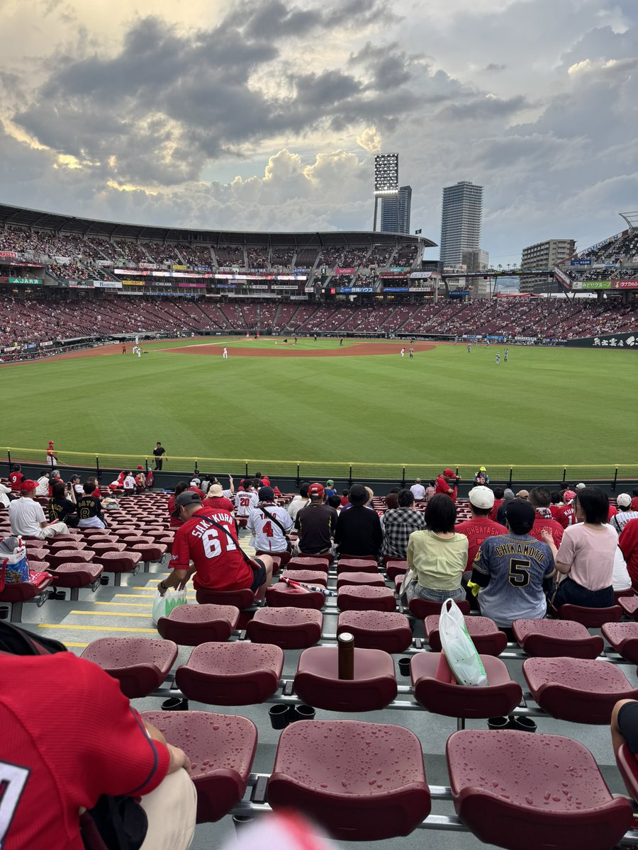 大学生以来のマツダスタジアムです。会社のチームで来れる人できました。