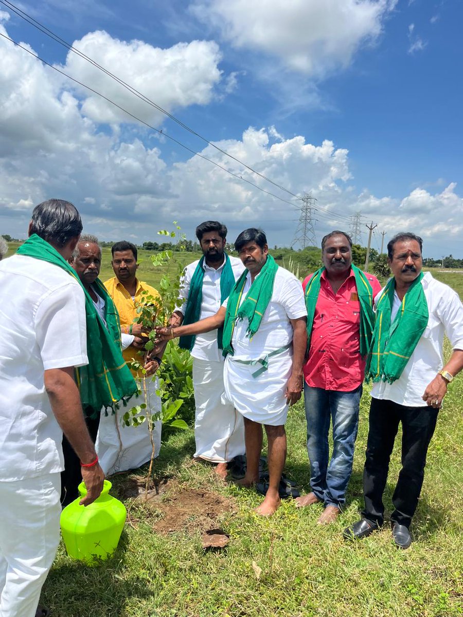 snmramalingam's tweet photo. மாண்புமிகு பாரதபிரதமர் திரு.நரேந்திர மோடி அவர்களின் 75வது பிறந்தநாள் முன்னிட்டு
திருவள்ளூர் கிழக்கு மாவட்டத்தில் பாஜக விவசாய அணி சார்பாக ஏரிக்கரையில் மரக்கன்றுகள் மற்றும் பனை விதைகள் நடப்பட்டது.
#NarendraModi75
#HappyBirthdayModiJi
#Modi75thBirthday
#BJPFarmersWing
#TiruvallurEast
#TreePlantationDrive
#PalmSeedPlanting
#GreenIndiaMission
#BJPForEnvironment
#SevaSaptah
#snm #snmramalingam