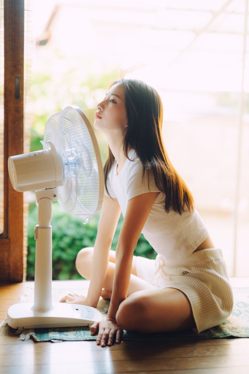 rina_pyonpyont's tweet image. 夕日が綺麗だなとか月とか星とか空模様とか木とか花とかに心が動かされて写真撮ろっ📸⤴️
とか思えなくなってる時は心の余裕がなくなってる証拠だから頑張るの少しだけ弱めてドーナツ食べたりケーキ食べたりくつ下そのへんに脱ぎ捨てたりジュースがぶ飲みしたりしてます。