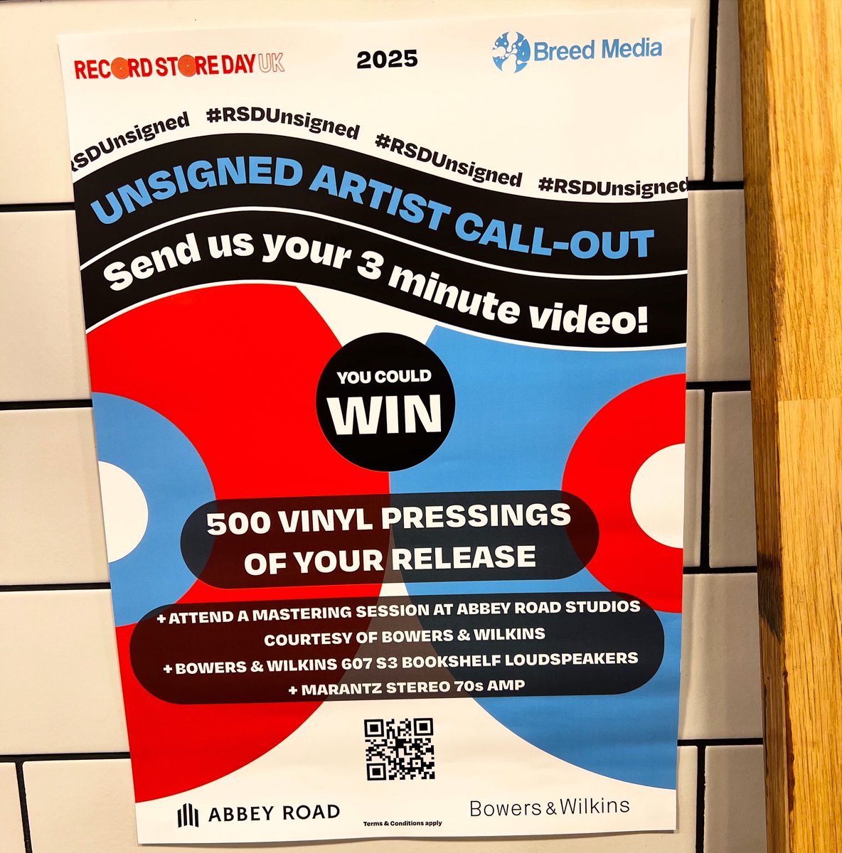 Reminder that if you’re an unsigned artist you have until November 10th to submit your application for this years #rsdunsigned - check out <a href="/RSDUK/">Record Store Day UK</a> for further details 🎶