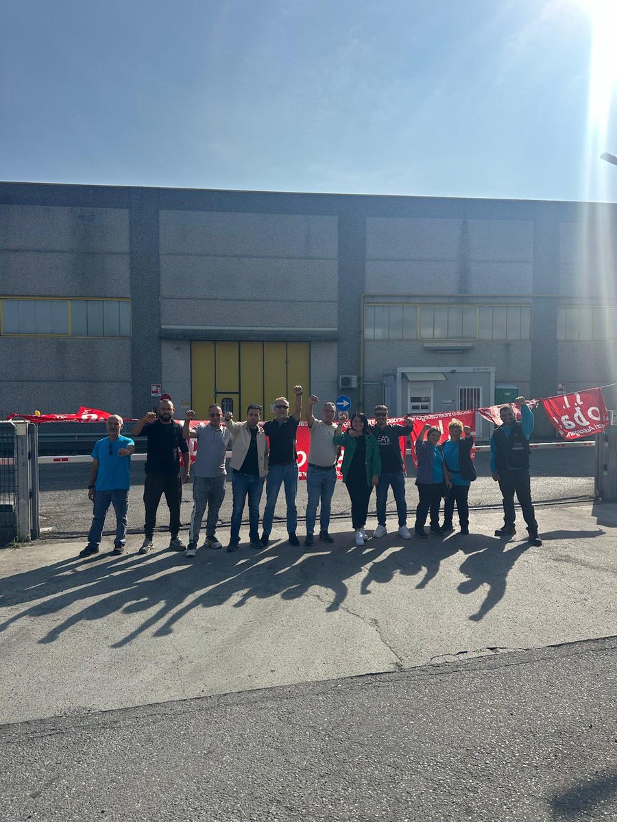 si_cobasnaz's tweet photo. #strike on #ceva #3m #geodis #emmelibri in Solidarity to #geodis #sicobas workers ✊🏻👊🏻✊🏽👊🏽
Link
https://t.co/F1bIHWmWeq https://t.co/FWAdmRFhlG