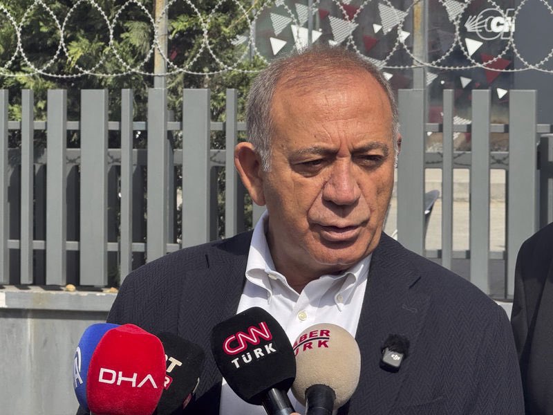 CHP İstanbul İl Başkanı <a href="/gurseltekin34/">Gürsel Tekin</a> :

FETÖ'nün uyuyan hücreleri CHP'ye sızdı, partimizi iktidara karşı kullanıyorlar.

Daha ne desin