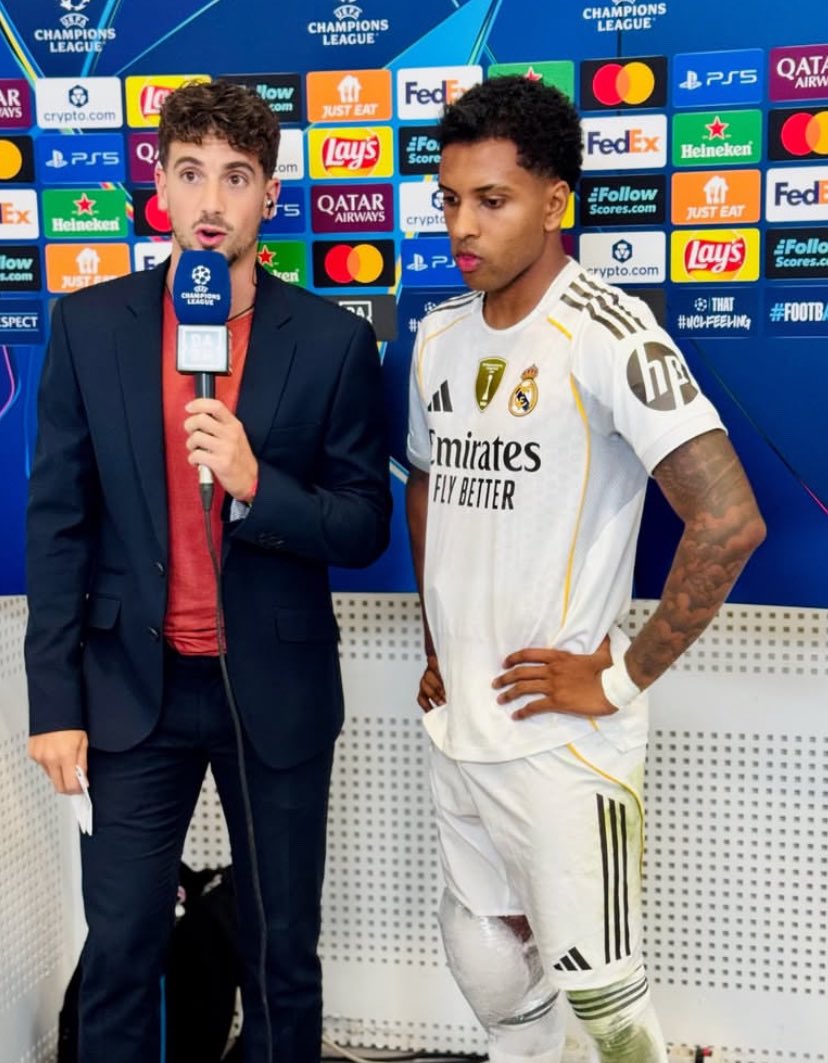wire_pitch's tweet image. 🚨🗣️ Rodrygo Goes:
“People saying I’m leaving? I’m used to this. Every year they say I’m moving, every week I’m on a new team. I even joked with my parents: ‘look, here’s my new club!’
I always knew I wanted to stay — this is home.” ❤️🤍
#Rodrygo #RealMadrid #PitchWire
⸻…