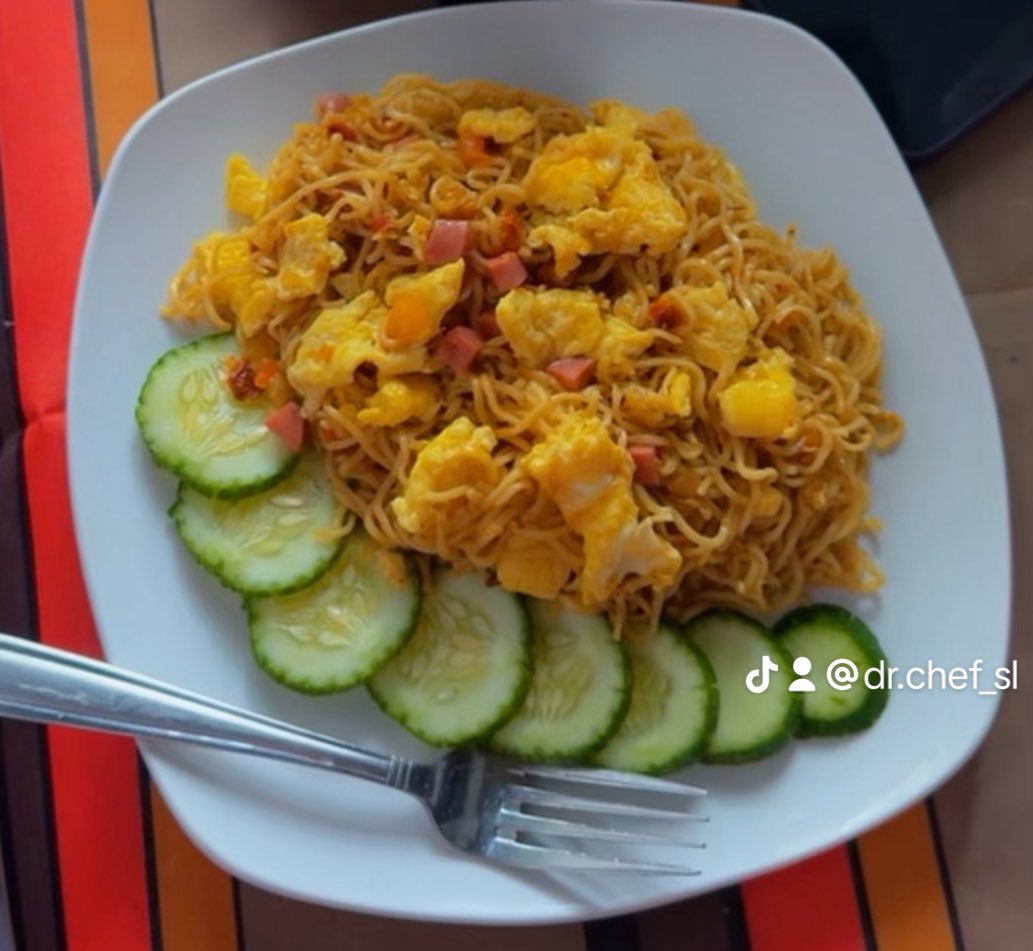 Dr_Chef_sl's tweet image. Kickstart your morning with a simple but satisfying combo 🍳🍜🥒 — fried egg noodles with a refreshing touch of cucumber. Breakfast done right✨ 

#DrChefsKitchen #BreakfastGoals #SimpleButTasty #Foodie