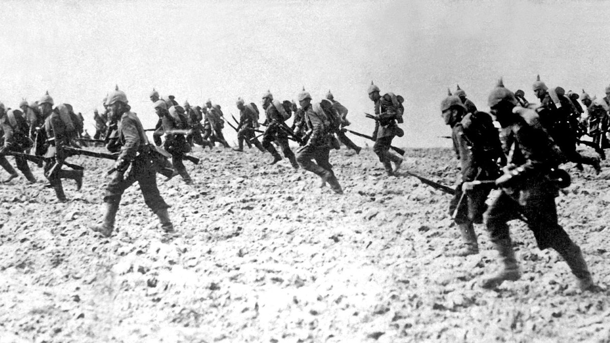 Das Wort „Geschichtsrevisionismus“ taucht regelmäßig in Verfassungsschutzberichten auf. Doch ohne die Möglichkeit zur Revision ist Geschichte Propaganda und keine Wissenschaft. Deswegen kann in einem freiheitlichen Rechtsstaat kein Bild von der Geschichte im Widerspruch zur