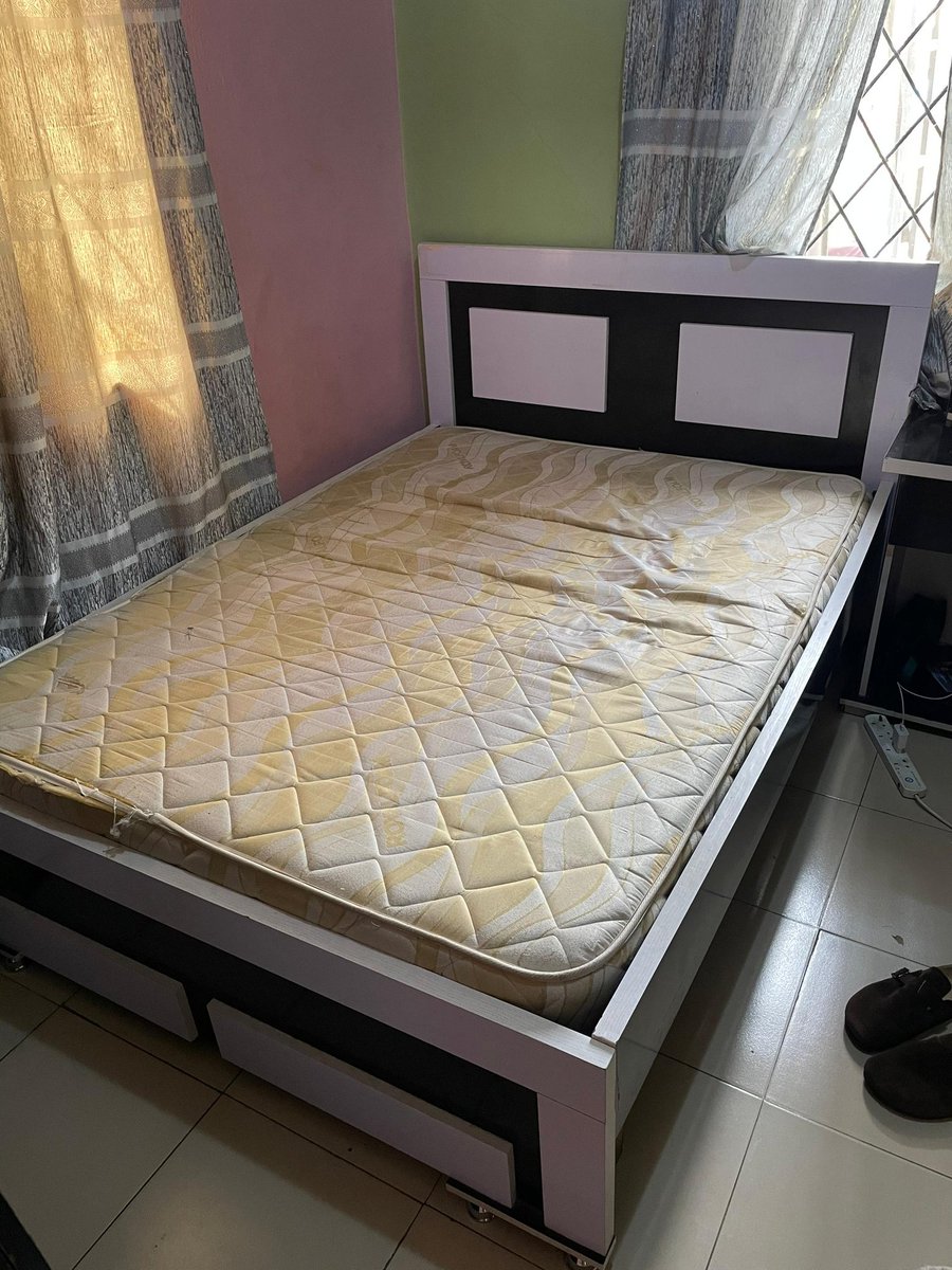 yardsaleplug's tweet image. A 4 x 6 mattress and bedframe available
Condition: neatly used
Price: N140,000
Location: Jos
Contact: 08072472687
#yardsale #Declutter #JosNigeria
