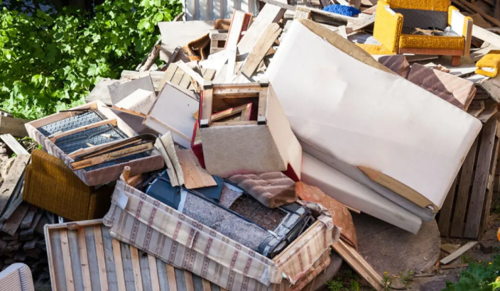 Moving House? Time to Declutter!
 Moving is the perfect time to ditch the junk. Call us for fast rubbish removal before the big move!
 #MovingTips #DeclutterFirst #StressFreeMove 📦🏠🗑️
