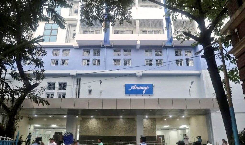 নক্ষত্র | Nakshatra ❁ (@bombagorerraja) on Twitter photo CM <a href="/MamataOfficial/">Mamata Banerjee</a> inaugurated the New 10-Storey 131 Bed Premium Wing 'Ananyo' (Woodburn 2) of SSKM Hospital
It will offer Corporate Hospital-Level Care at Lower Costs instead of 30-40k/Day
Rates/Day : Single cabin ₹5000, Suite ₹8000, HDU ₹12000, ITU ₹15000, OPD ₹350/Visit CM <a href="/MamataOfficial/">Mamata Banerjee</a> inaugurated the New 10-Storey 131 Bed Premium Wing 'Ananyo' (Woodburn 2) of SSKM Hospital
It will offer Corporate Hospital-Level Care at Lower Costs instead of 30-40k/Day
Rates/Day : Single cabin ₹5000, Suite ₹8000, HDU ₹12000, ITU ₹15000, OPD ₹350/Visit