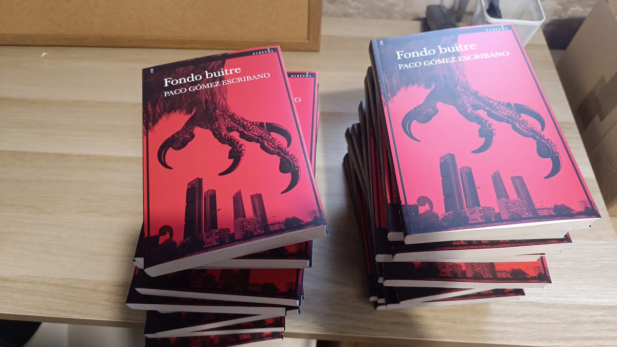 Empiezan a salir de imprenta los primeros ejemplares de #fondobuitre Recordad, en librerías el 6 de octubre. Pero ya en preventa ¡Síiiiiiiiiii...! @alreveseditor
