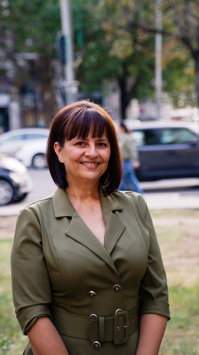 Scriitoarea Simona Antonescu va antrena o nouă serie de prozatori care visează să scrie un roman și chiar scriu! Detalii despre selecție aici: revdepov.ro/ateliere/roman
#novelwriting #creativewriting #workshop