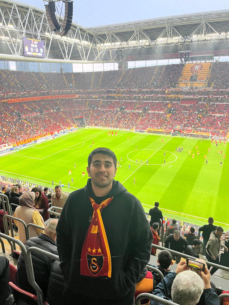 ultrAslan UNI temsilciliğimizin eski başkan yardımcılarından ve hâlen ultrAslan Aksaray İl Koordinatörlüğü görevini aktif olarak sürdüren Oğuzhan Özçifçi’nin doğum gününü kutlar, sevdikleriyle birlikte nice mutlu yıllar dileriz.

#ultrAslanUNI