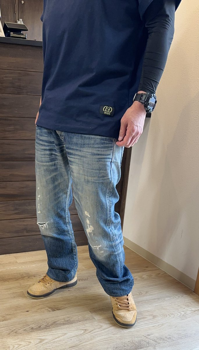 an20110425's tweet photo. 今日はNavy Tee 🫶🏻
普段はほぼ白Teeか黒 Teeしか着ない自分ですが、今回ネイビーに挑戦した所、お客様からお客様からどうした?なんか新鮮です✨って言われヘビロテ確定👍🏻
ありがとうございます😊
着心地は全てGood👍🏻
でも少し痩せよー笑
@addict_snkrs27 @ub_addict #ADS1 https://t.co/ODBMSMtruK