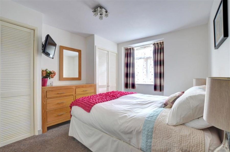 WeAcceptPets's tweet image. ✨ Stay at Greaves Wharf House in Porthmadog! Just 20 yards away, you can relax on the harbour wall &amp;amp; watch the ever-changing tides, or step onto the Wales Coastal Path, which runs directly alongside the house.

Accepts 🐶 🐈 
weacceptpets.co.uk/Gwynedd/3593 

#Porthmadog #Gwynedd #Coast