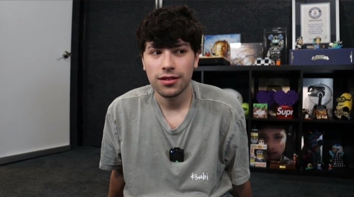look at his hair, so FLUFFYYYY