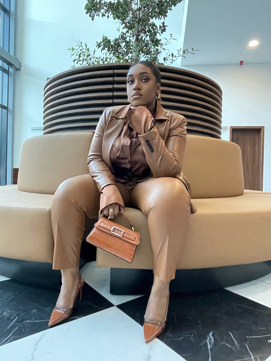 DrObsy_Etoilep's tweet image. Aging is inevitable. But dignity and wellbeing in aging should be too.

For many Nigerian elders, the struggle isn’t only medical.
It’s loneliness, dependence, and lack of dignified care, loss of daily joy.💔