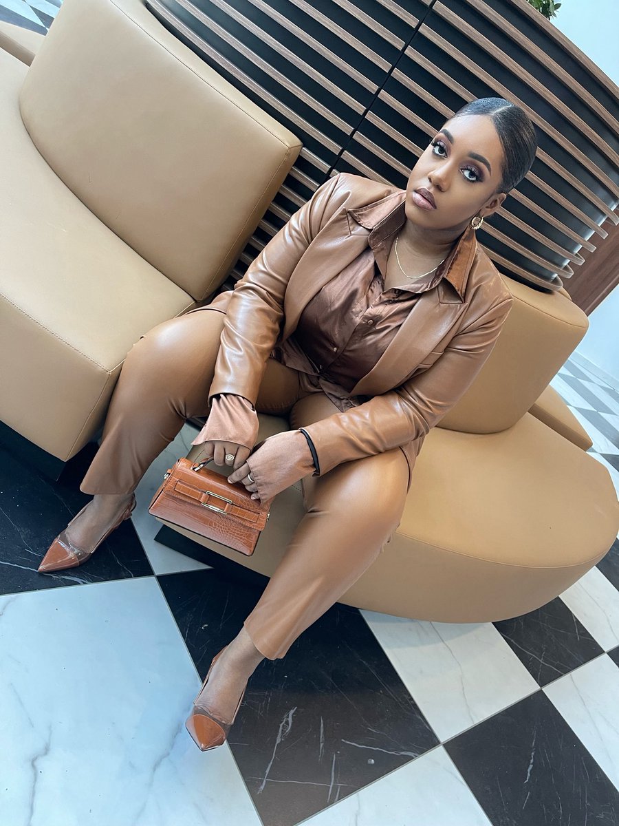 DrObsy_Etoilep's tweet image. Aging is inevitable. But dignity and wellbeing in aging should be too.

For many Nigerian elders, the struggle isn’t only medical.
It’s loneliness, dependence, and lack of dignified care, loss of daily joy.💔