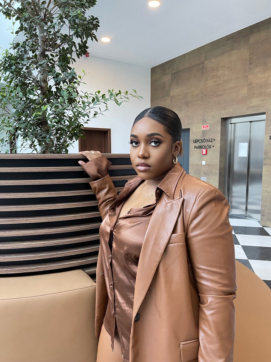 DrObsy_Etoilep's tweet image. Aging is inevitable. But dignity and wellbeing in aging should be too.

For many Nigerian elders, the struggle isn’t only medical.
It’s loneliness, dependence, and lack of dignified care, loss of daily joy.💔