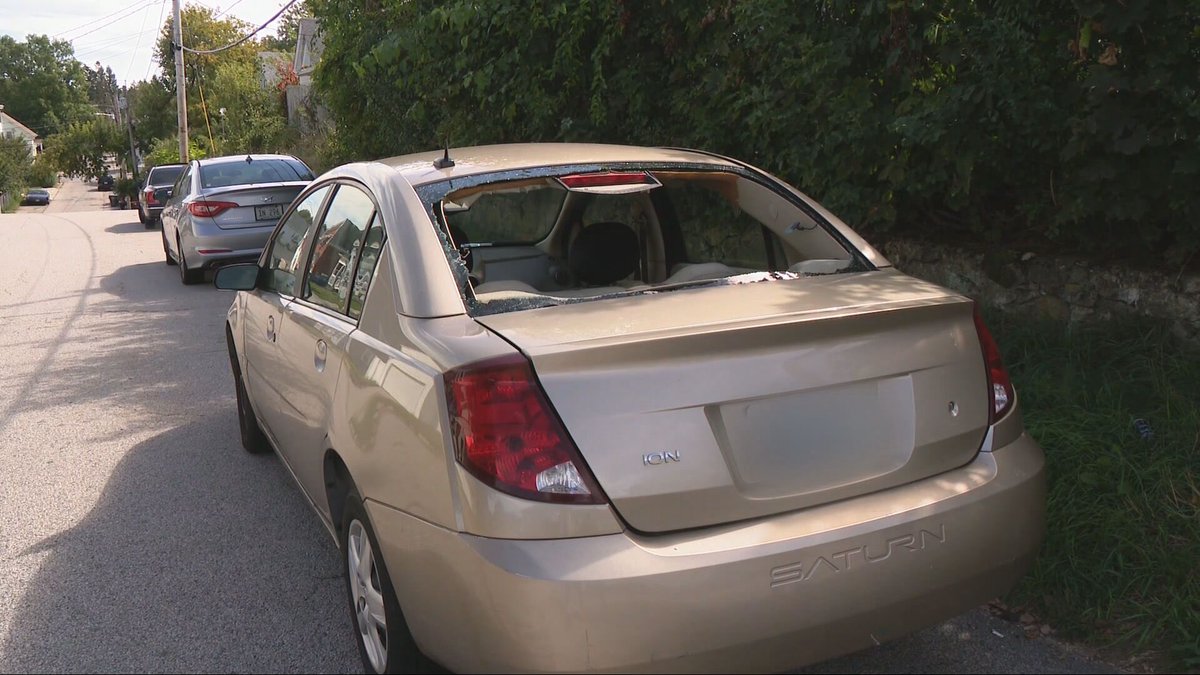NBC10_Mario's tweet image. Windshields smashed! Police are investigating several cars vandalized in both Coventry and West Warwick. @_kbenoit is live on @NBC10 Sunrjse with what one victim is saying and the latest on the investigation 

turnto10.com/news/local/pol…