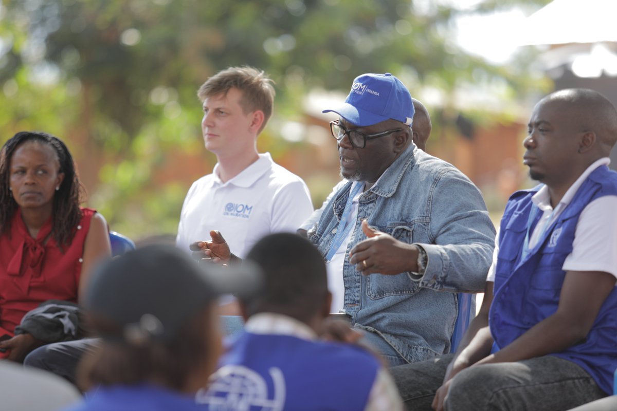 IOM🇺🇬 Chief of Mission <a href="/SanusiTejan/">Sanusi Tejan Savage</a> has formally handed over #EfficientEnergy cooking stoves to communities in Nakivale refugee settlement. This is under the Flexible Funding Mechanism project, funded by <a href="/EUinUG/">EU in Uganda</a>.