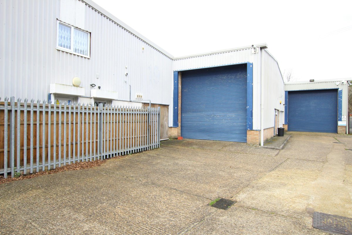 Now Available: 19 Bordon Trading Estate. Up to 3,015 sq ft. #Bordon #ToLet #IndustrialWarehouse #CurchodCo search.curchodandco.com/properties/163…