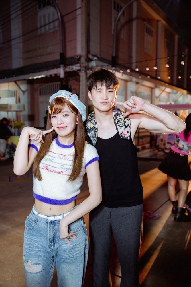 WOMENTERTAIN's tweet photo. “JAAR proudpetch” ปล่อย Debut Single สุดคิ้วท์ โดนใจแฟนคลับ “ไม่เป็นแฟน (Forever Stan)” คว้า “มีน พีรวิชญ์” นั่งแท่นผกก. พร้อมได้ “หมอกร PROXIE” รับบทพระเอกMV 

[อ่านต่อ🔗…https://t.co/T0UBlWv3LU…]

#JAARproudpetch #ไม่เป็นแฟน 
#ForeverStan #pomoLAB #LeayDoDee https://t.co/ZSIzFGGtIr