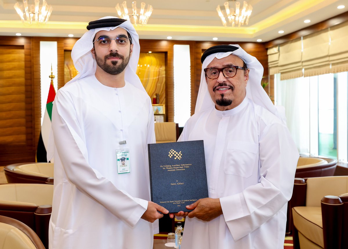 تلقى معالي الفريق ضاحي خلفان تميم نائب رئيس الشرطة والأمن العام في دبي، رسالة دكتوراه من النقيب دكتور مهندس سالم صقر المري، من الادارة العامة لمكافحة المخدرات بعنوان "توظيف المعلومات الإضافية في اكتشاف الحالات غير المألوفة في الفيديو" بإشراف محدود للتعرف على مختلف انماط الجرائم.