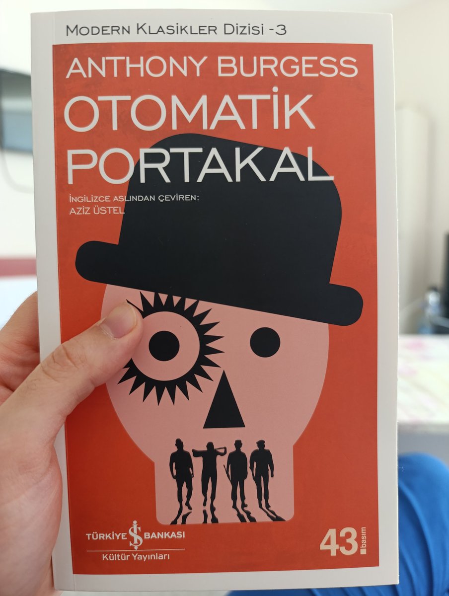 AycasultanE's tweet photo. "Sanki kocaman devasa biri, mesela Koca Tanrı, dev elinde kokmuş, pis bir portakalı döndürüyor, döndürüyor, döndürüyor..." https://t.co/WrJtm9yToG