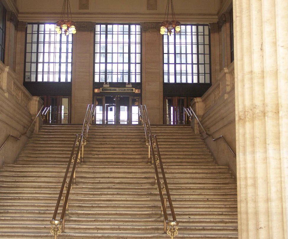 gerryelma's tweet image. #AlphabetChallenge

#WeekLforLines

#Lines at Chicago Union Street Station.