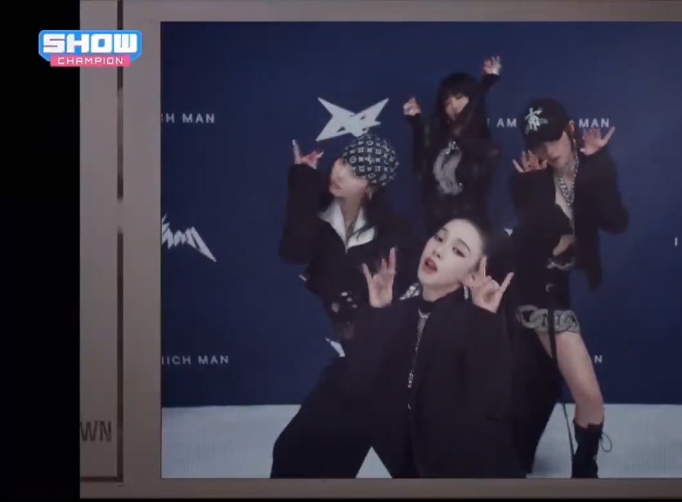 Congratulations to aespa for winning 1st Place on this week’s Show Champion with Rich Man!🏆

RICH MAN 1ST WIN
#RichMan1stWin #aespa41stWin