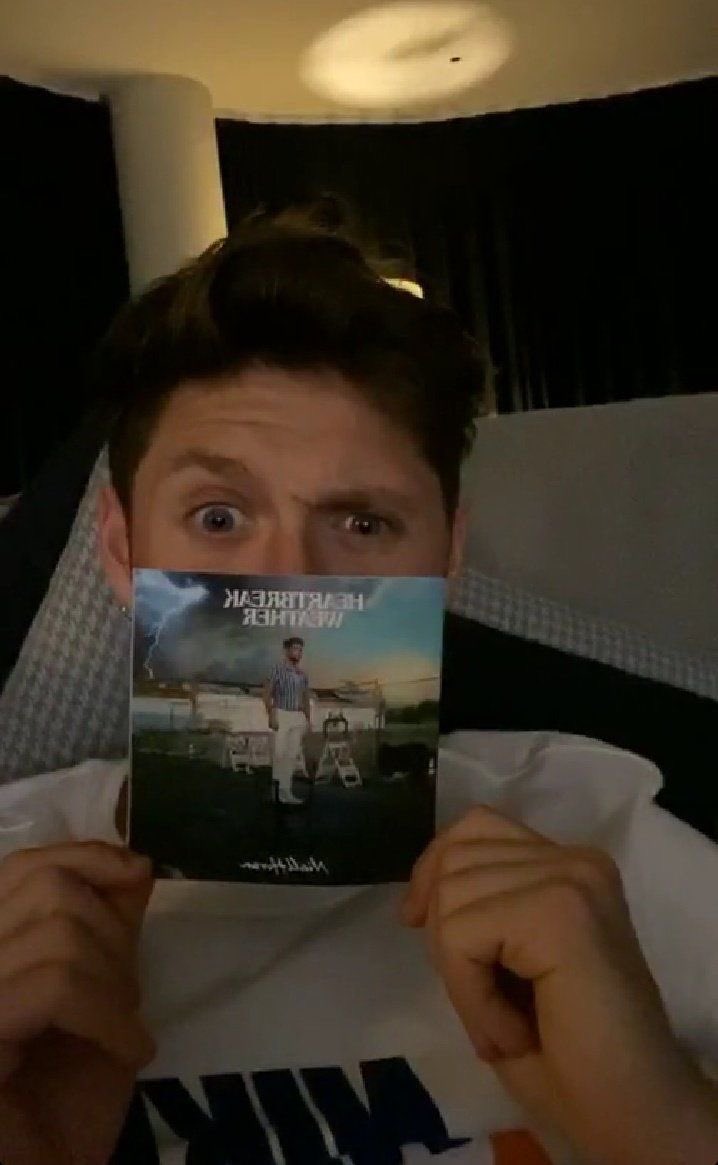 Ls28_Zp25's tweet image. #NiallsMonth❤️

Day 17 - Favourite album❤️It’s so hard to pick a favourite album😭Heartbreak weather tops the list with half a point higher than the show💔🌦️⚡️I’ll give everything to ensure HBW gets the recognition it deserves🩵

#ProjectNiall #WeLoveYouNiall