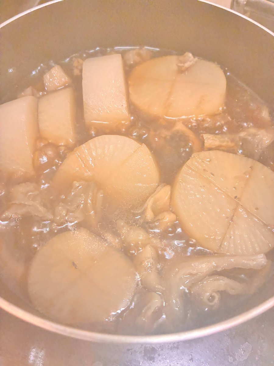 m_m_k_d_r_'s tweet photo. 今日の晩御飯は牛すじだいこん
コトコト煮込んだ牛すじだいこん https://t.co/vuGuizwlL0