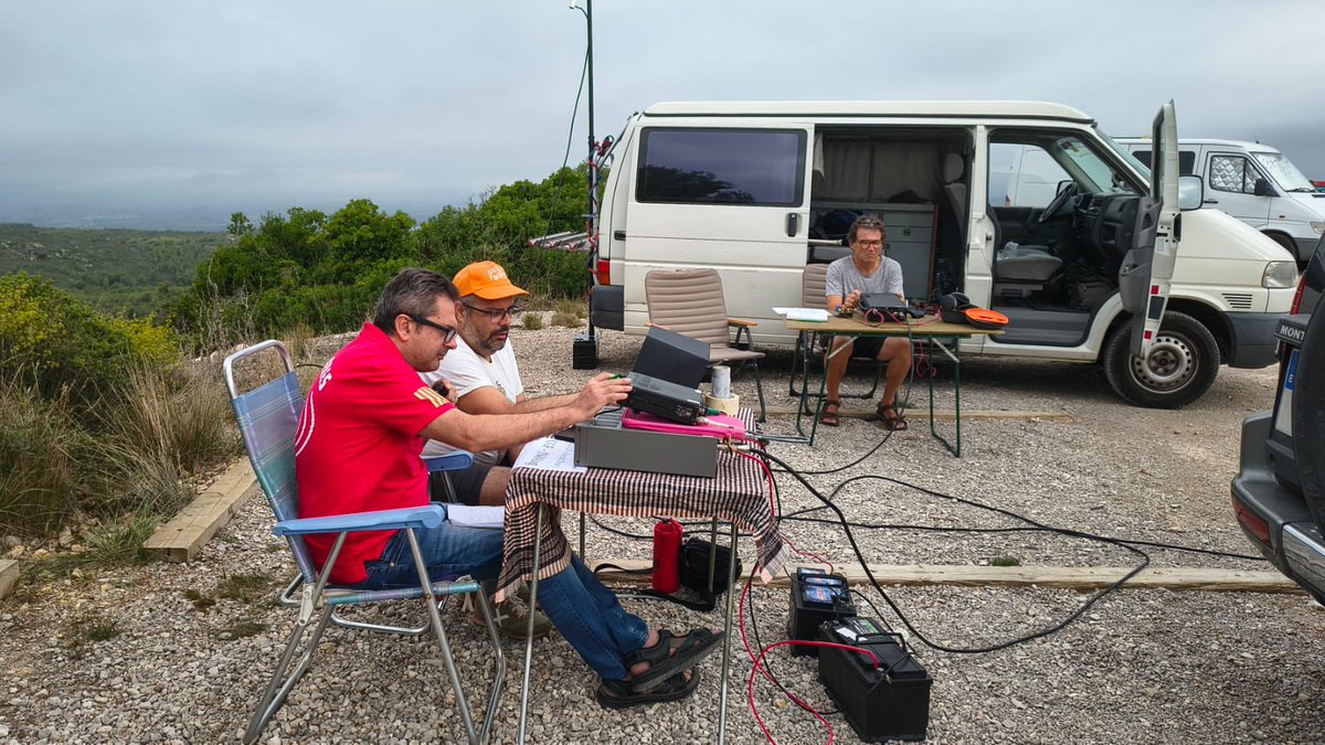 EA3HSL's tweet photo. CONCURS VHF COMARQUES CATALANES organitzat @ARadioaficioCAT 73’ @altraradio vídeo https://t.co/3CaSRTAA7k https://t.co/C5DgosGAH6