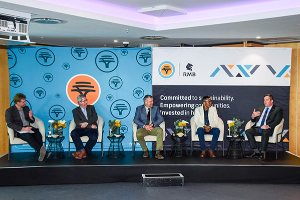 AgbizSA's tweet image. At a recent G20 side event, Agbiz CEO Theo Boshoff joined Minister of Agriculture John Steenhuisen and industry leaders from South Africa’s wine, citrus, and banking sectors to discuss the future of agricultural exports.

#AgriExports #MarketAccess #Competitiveness #Agribusiness