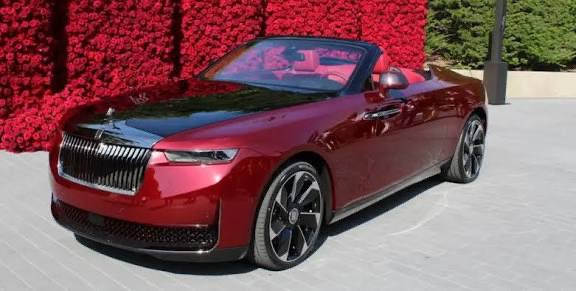 ahazeej's tweet photo. @3izez_ أغلى سيارة في العالم من سنة 2025 
هي رولز رويس لا روز نوار دروبتيل
 (Rolls-Royce La Rose Noire Droptail) .. 
بسعر يقارب 30 مليون دولار أمريكي .. والخصم 200 ألف 🤣🤣🤣 https://t.co/chUT4cvQhx