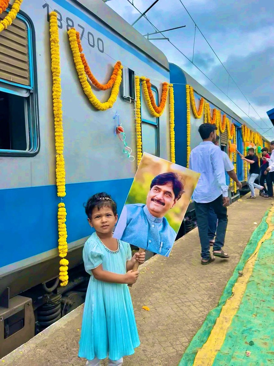 बीड ला रेल्वे आली….बीड रेल्वे चा सर्वाधिक सुंदर फोटो…🙌🏻❤️👏🏻 #लोकनेते_गोपीनाथ_मुंडे