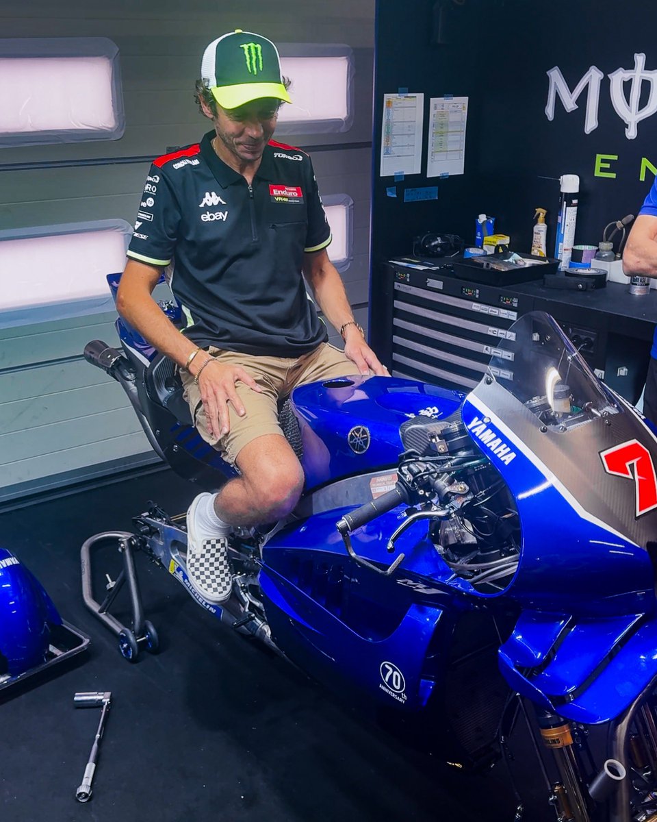 YamahaMotoGP's tweet photo. Living Yamaha legend meets the future 🤩 The Doctor made a house call to check in on the freshly unveiled Yamaha V4-Powered Prototype 🩺🏍️

#PlanV | #TheBlueShift | #YamahaFactoryRacing | #MotoGP | #YamahaMotoGP | @ValeYellow46 https://t.co/3MuUQxtMlU