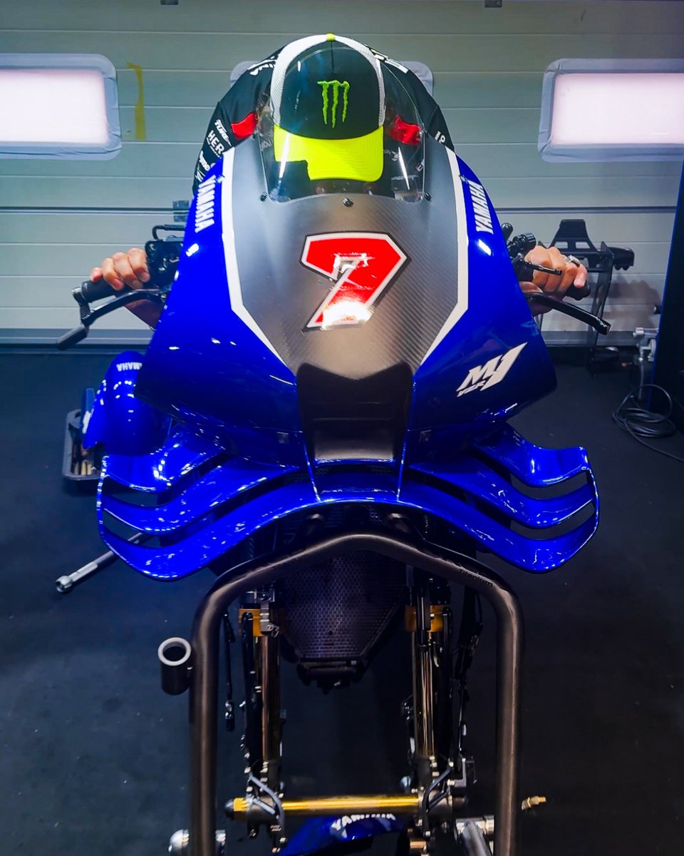 YamahaMotoGP's tweet photo. Living Yamaha legend meets the future 🤩 The Doctor made a house call to check in on the freshly unveiled Yamaha V4-Powered Prototype 🩺🏍️

#PlanV | #TheBlueShift | #YamahaFactoryRacing | #MotoGP | #YamahaMotoGP | @ValeYellow46 https://t.co/3MuUQxtMlU