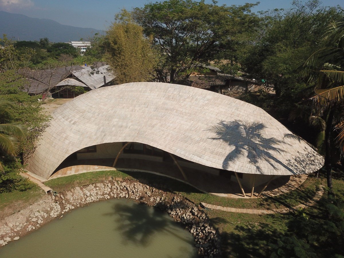 Archello's tweet image. Chiangmai Life Architects’ Office at the Water’s Edge in Chiang Mai demonstrates bioclimatic design with adobe brick and bamboo construction. 
buff.ly/bAj82Fw 

#BambooArchitecture #BioclimaticDesign #AdobeBuilding