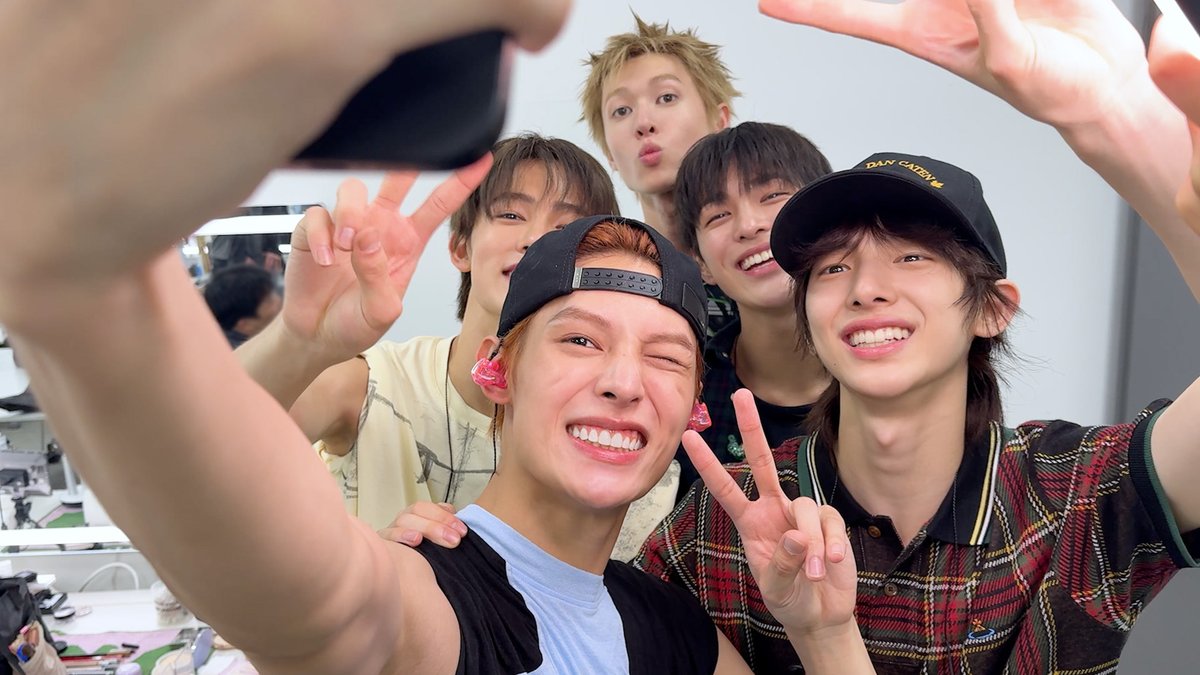 Our first week of ‘GO!’ + ‘What You Want’
(youtu.be/oIlQChJDcL4)

#CORTIS #코르티스
#COLOR_OUTSIDE_THE_LINES #COTL