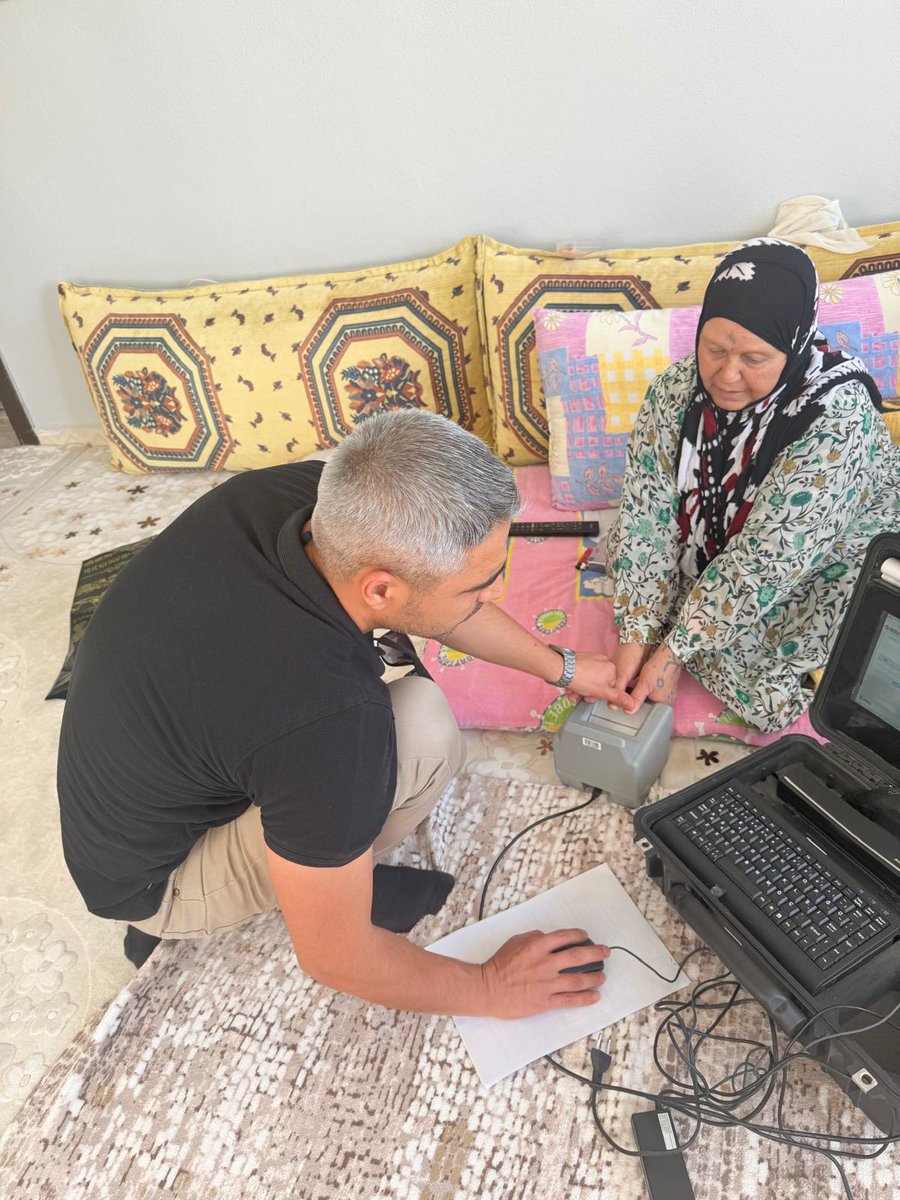 Müdürlüğümüze gelemeyecek durumda olan engelli vatandaşlarımızın T.C. Kimlik Kartı başvurularını ikamet adreslerinde aldık. #HayatınızınHerAnında  <a href="/TCNufus/">Nüfus ve Vatandaşlık İşleri Genel Müdürlüğü</a> <a href="/Mardin_Valiligi/">Mardin Valiliği</a> <a href="/KiziltepeKymlk/">T.C. Kızıltepe Kaymakamlığı</a> <a href="/mardinilnufus/">Mardin İl Nüfus ve Vatandaşlık Müdürlüğü</a>