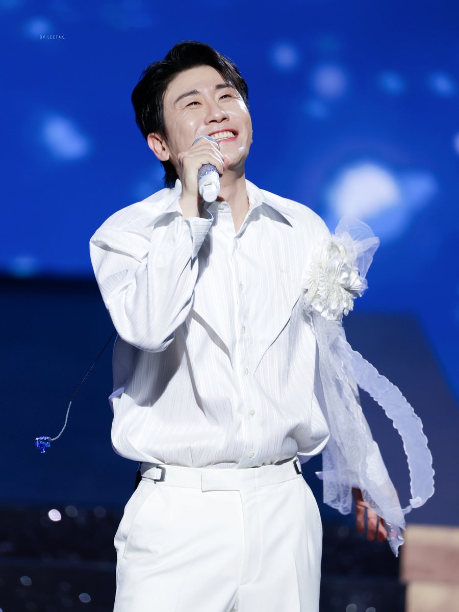 [ TAKSHOW 4 ]
방싯방싯 웃을때 지짜ㄱㅇㅇ🥹
나만애햇살☀️
#영탁 #YOUNGTAK 
📍전주 | 250906-07