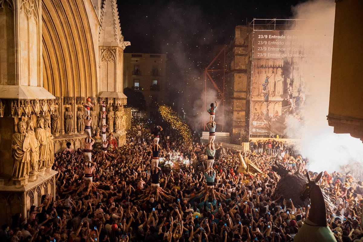 Tarragonins, tarragonines... ÉS AVUI ✨

Gaudiu de la nostra Festa Major, respecteu-la i estimeu-la 🤗

VISCA SANTA TECLA I VISCA #TARRAGONA! 🥳

#SantaTecla2025