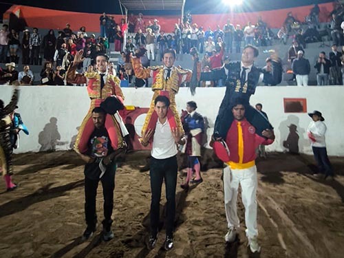 Portal Taurino (@portaltaurino) on Twitter photo Ojuelos (Jalisco) MEX mixta de fiestas patrias, novillos de Gómez Valle y toros de La Estancia, 5° indultado, Pedro Gutiérrez "El <a href="/PG_capea/">EL CAPEA</a> ovación y dos orejas, Antonio García <a href="/AGElChihuahua/">Antonio Garcia El Chihuahua</a> ovación e indulto y el novillero Currito de Ojuelos ovación y 2yrabo foto <a href="/altoromexico_/">Al Toro México</a> Ojuelos (Jalisco) MEX mixta de fiestas patrias, novillos de Gómez Valle y toros de La Estancia, 5° indultado, Pedro Gutiérrez "El <a href="/PG_capea/">EL CAPEA</a> ovación y dos orejas, Antonio García <a href="/AGElChihuahua/">Antonio Garcia El Chihuahua</a> ovación e indulto y el novillero Currito de Ojuelos ovación y 2yrabo foto <a href="/altoromexico_/">Al Toro México</a>
