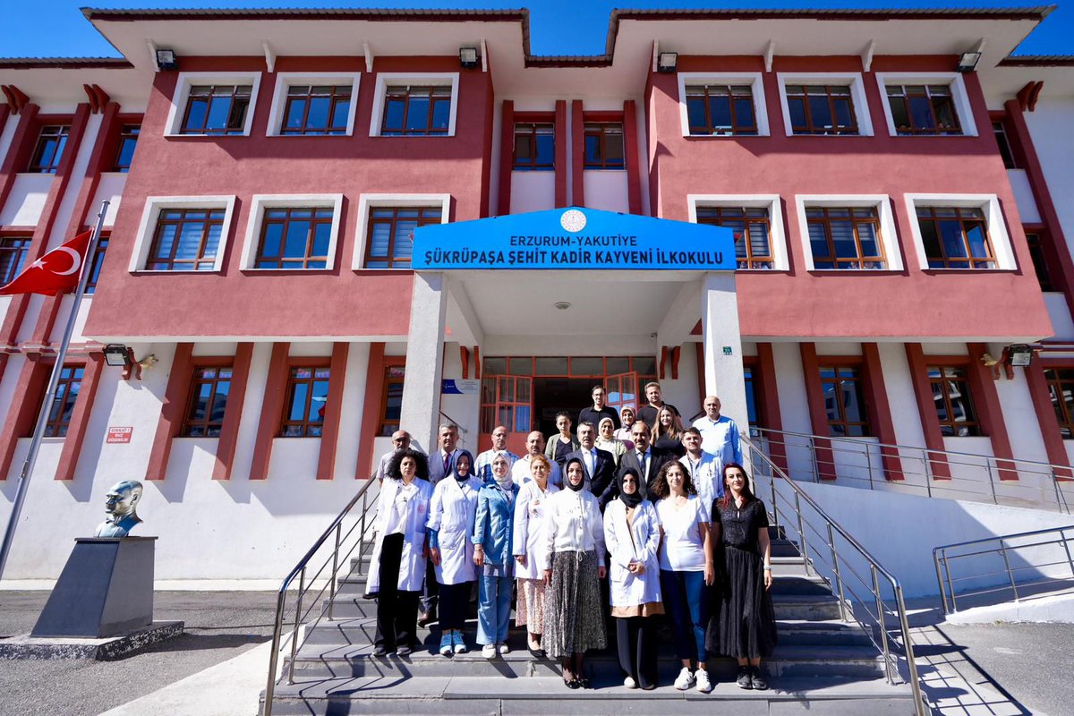 Millî Eğitim Bakanı <a href="/Yusuf__Tekin/">Yusuf Tekin</a>, Erzurum Temasları Sırasındaki Sürpriz Ziyaretlerinde Öğrenci ve Öğretmenlerle Bir Araya Geldi

📍Raif Azak İmam Hatip Ortaokulu ve Şehit Kadir Kayveni İlkokulu

👉🏼 meb.ai/UGlsH5J