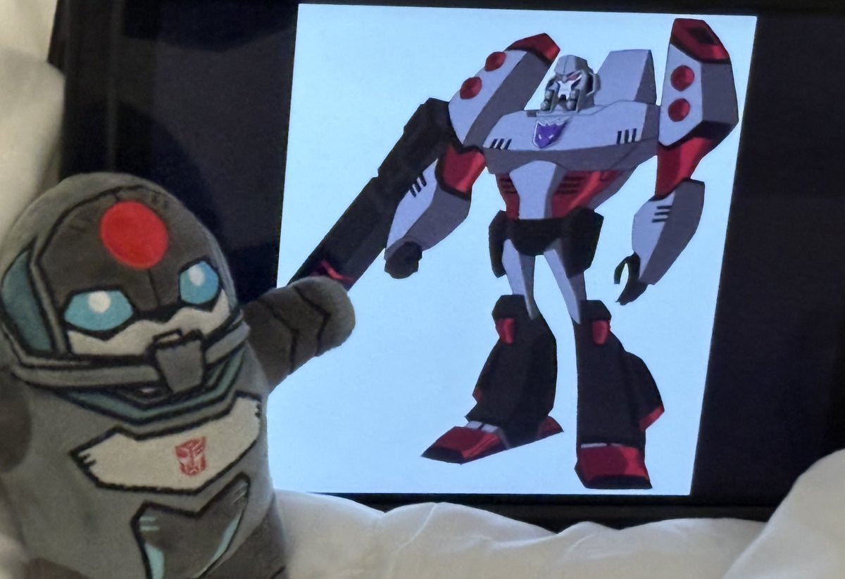 sgrimp_'s tweet image. I’ll make a more proper announcement later, but would you guys be interested in giving one of these lil Longarms a forever home?
He’s posable, polite, and very loyal 🥹
#transformers #longarm #shockwave