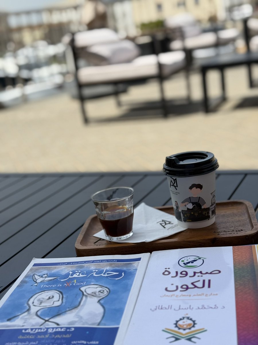 القهوة والكتب حديث صامت بين الروح والقلب♥️
مرحبا بالمُر المُستطاب بِه