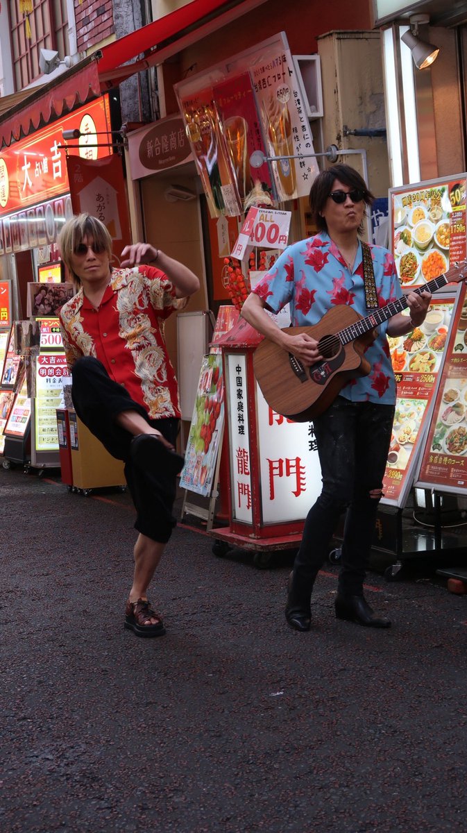 #GRANRODEO20周年記念本 のメイキング写真を公開！

アクスタA付きアニメイトx.gd/QQUVR
アクスタB付きゲーマーズx.gd/FH79L
DVD付きAmazon x.gd/UEHUw
DVD付き楽天x.gd/9DJP4
サイン入りセブンネットx.gd/QwofB

#まいにちロデオ