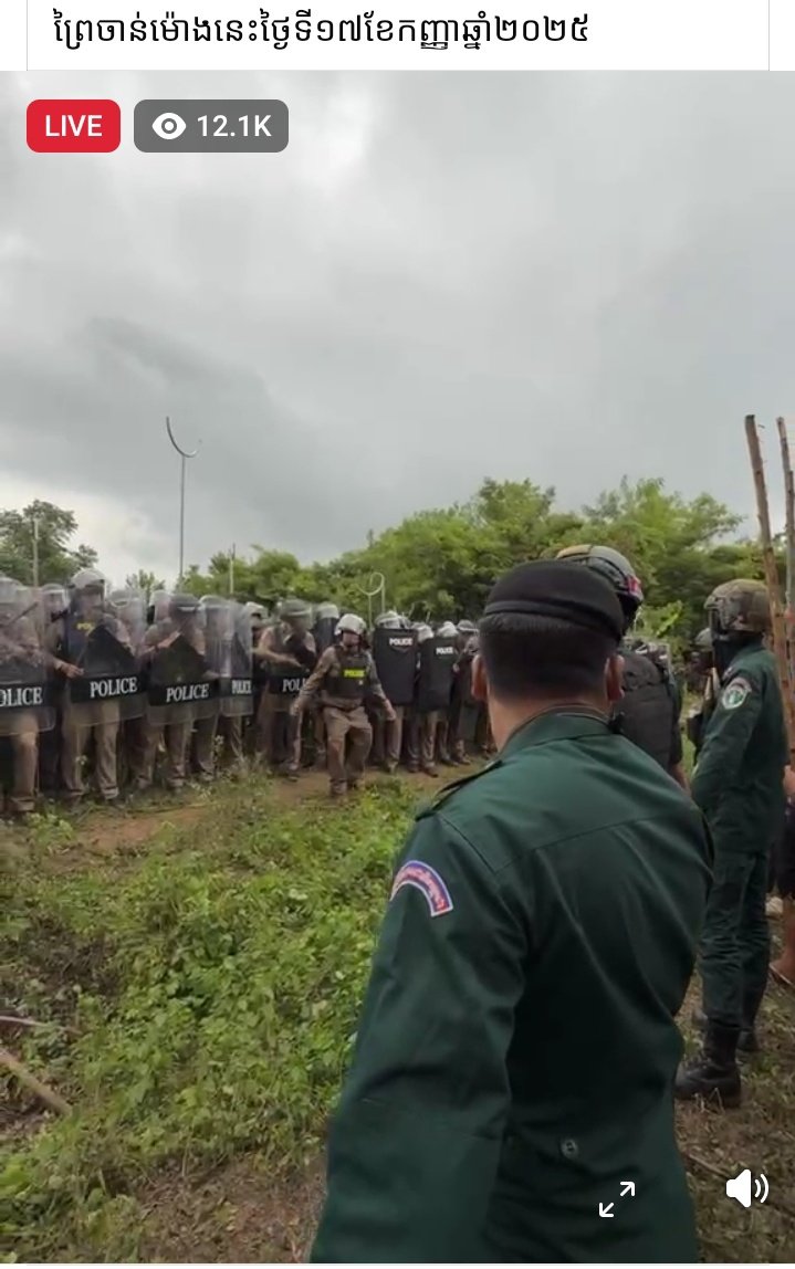 MechDara1's tweet photo. In the screenshots from live video show Cambodian villagers and authority faced off with Thai soldiers and police on September 17, 2025 https://t.co/u0B8xM2ZF7